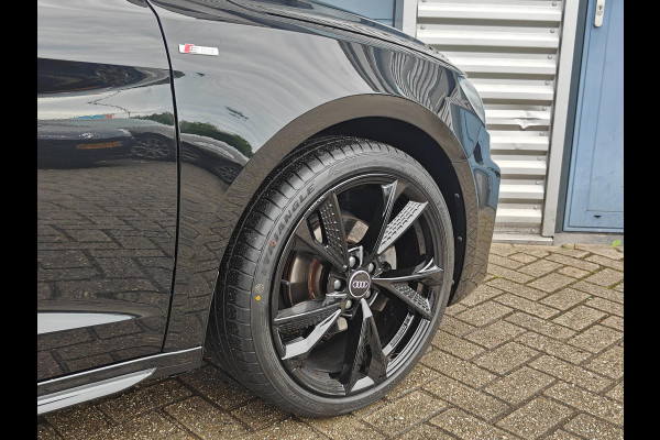 Audi A1 30 TFSI S edition | 2023 | RS6 velgen | Black on Black | LED Matrix | Keyless | CarPlay | Privacy glass