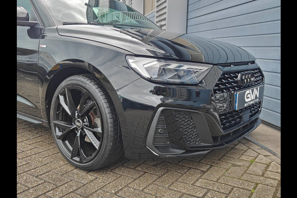 Audi A1 30 TFSI S edition | 2023 | RS6 velgen | Black on Black | LED Matrix | Keyless | CarPlay | Privacy glass