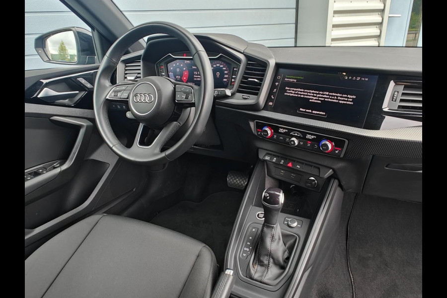 Audi A1 30 TFSI S edition | 2023 | RS6 velgen | Black on Black | LED Matrix | Keyless | CarPlay | Privacy glass