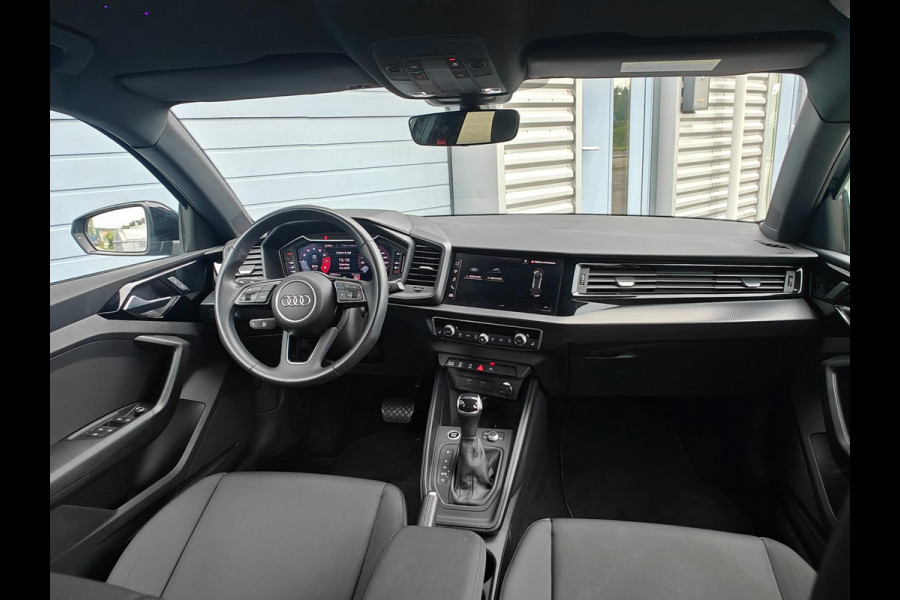 Audi A1 30 TFSI S edition | 2023 | RS6 velgen | Black on Black | LED Matrix | Keyless | CarPlay | Privacy glass