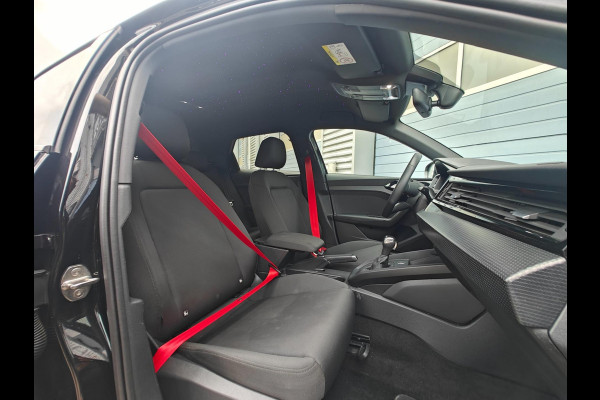 Audi A1 30 TFSI S edition | 2023 | RS6 velgen | Black on Black | LED Matrix | Keyless | CarPlay | Privacy glass