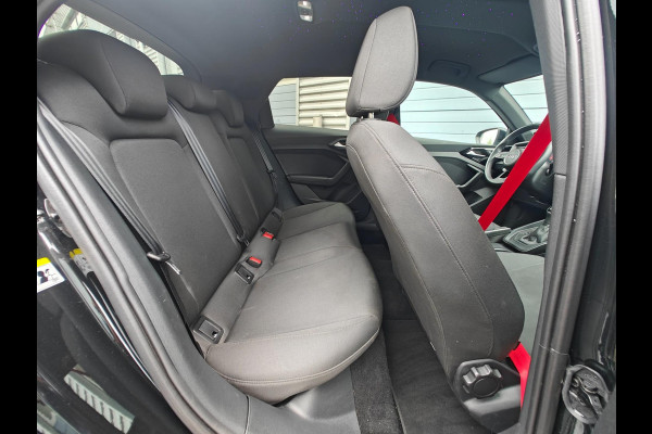 Audi A1 30 TFSI S edition | 2023 | RS6 velgen | Black on Black | LED Matrix | Keyless | CarPlay | Privacy glass