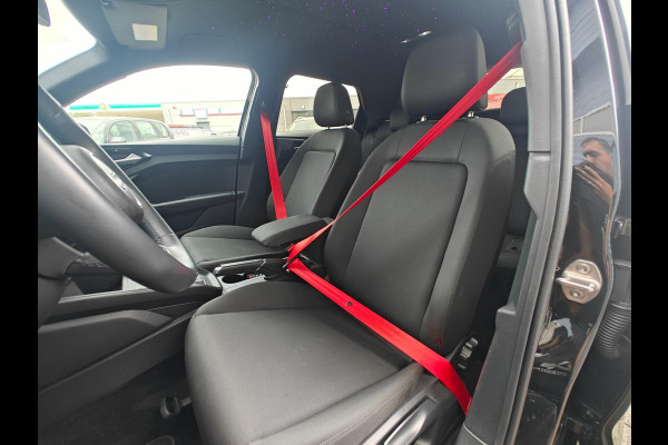 Audi A1 30 TFSI S edition | 2023 | RS6 velgen | Black on Black | LED Matrix | Keyless | CarPlay | Privacy glass