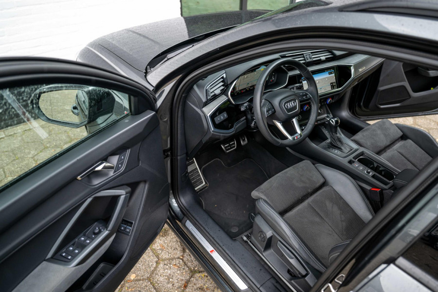 Audi Q3 45 TFSI e S-Line ACC Panorama Keyless Black Optic