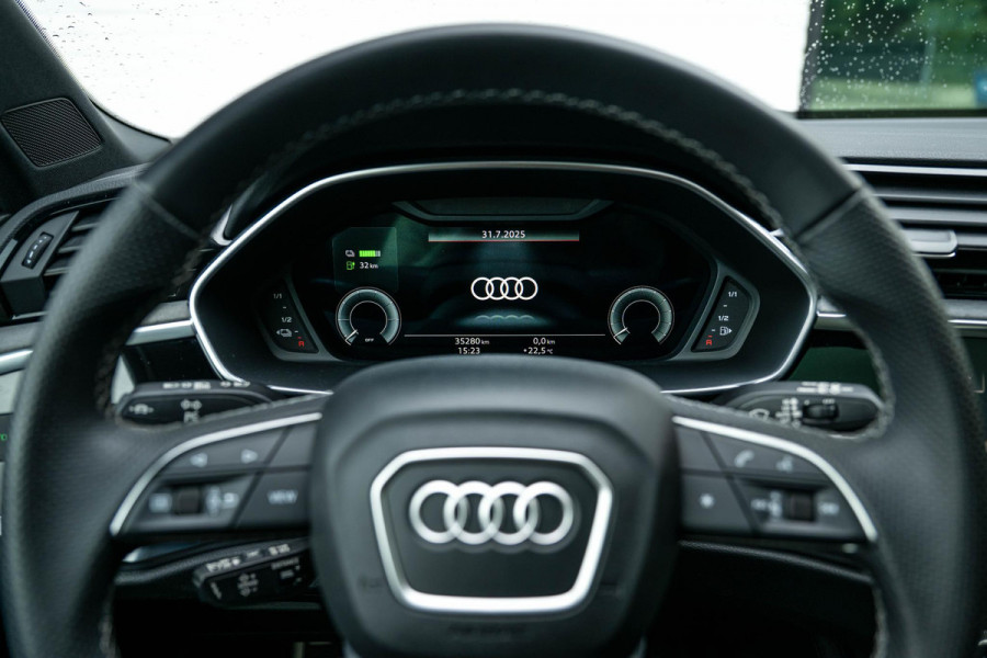 Audi Q3 45 TFSI e S-Line ACC Panorama Keyless Black Optic