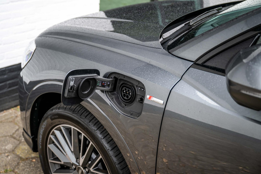 Audi Q3 45 TFSI e S-Line ACC Panorama Keyless Black Optic