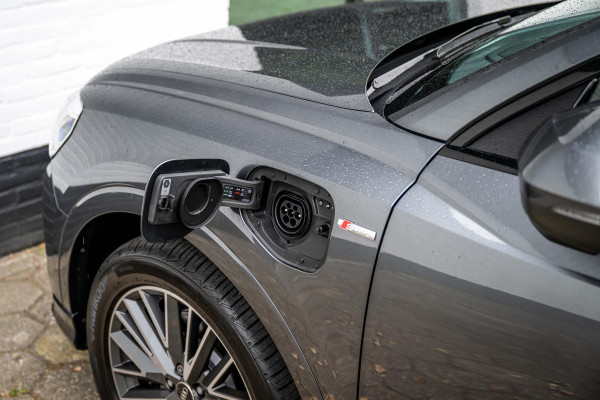 Audi Q3 45 TFSI e S-Line ACC Panorama Keyless Black Optic