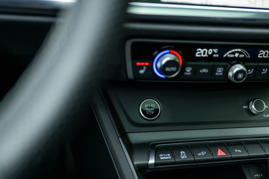 Audi Q3 45 TFSI e S-Line ACC Panorama Keyless Black Optic