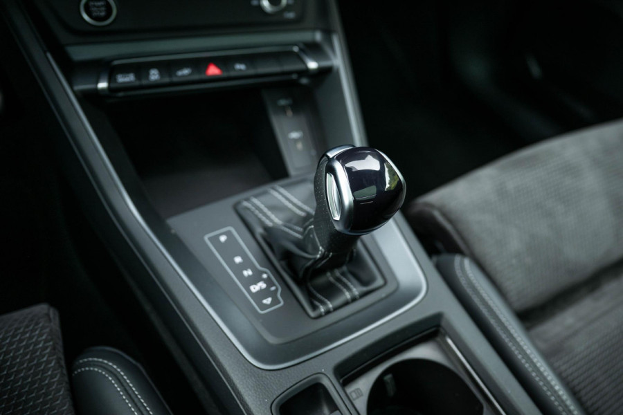 Audi Q3 45 TFSI e S-Line ACC Panorama Keyless Black Optic