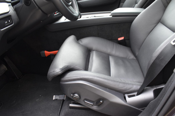 Volvo XC60 T6 350PK Automaat Plug-in hybrid AWD Ultimate Dark / Navigatie / Luchtvering / 360 Camera / Adaptieve Cruise Control / Bowers&Wilkins / Stuur & Stoelverwarming / Elektr. Achterklep / Schuifdak / Trekhaak