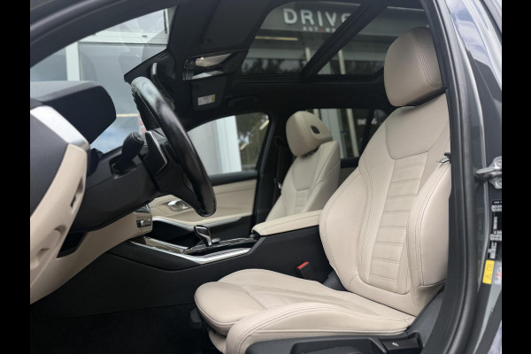 BMW 3 Serie Touring 330e Bus. Ed Plus M-Sport|SOH89%|Pano|Laser|Trekhaak|HUD|Leer|Dravitgrau