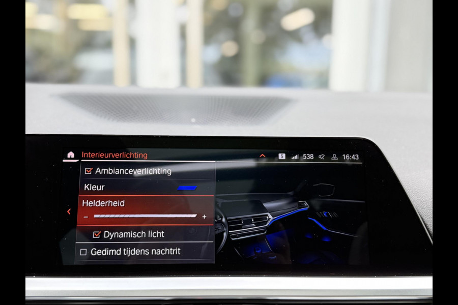 BMW 3 Serie Touring 330e Bus. Ed Plus M-Sport|SOH89%|Pano|Laser|Trekhaak|HUD|Leer|Dravitgrau