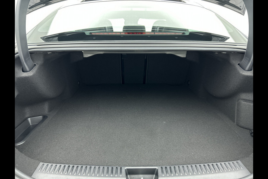 Mercedes-Benz E-Klasse 300 e Sport Edition | Trekhaak | Nightpakket | Premium pakket | Akoestisch comfortpakket | KEYLESS GO-pakket | Winter pakket | Parkeerpakket met 360°-camera | Memorypakket | Dodehoekassistent |