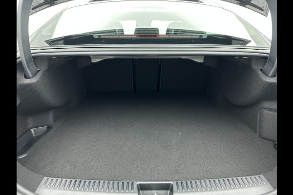 Mercedes-Benz E-Klasse 300 e Sport Edition | Trekhaak | Nightpakket | Premium pakket | Akoestisch comfortpakket | KEYLESS GO-pakket | Winter pakket | Parkeerpakket met 360°-camera | Memorypakket | Dodehoekassistent |