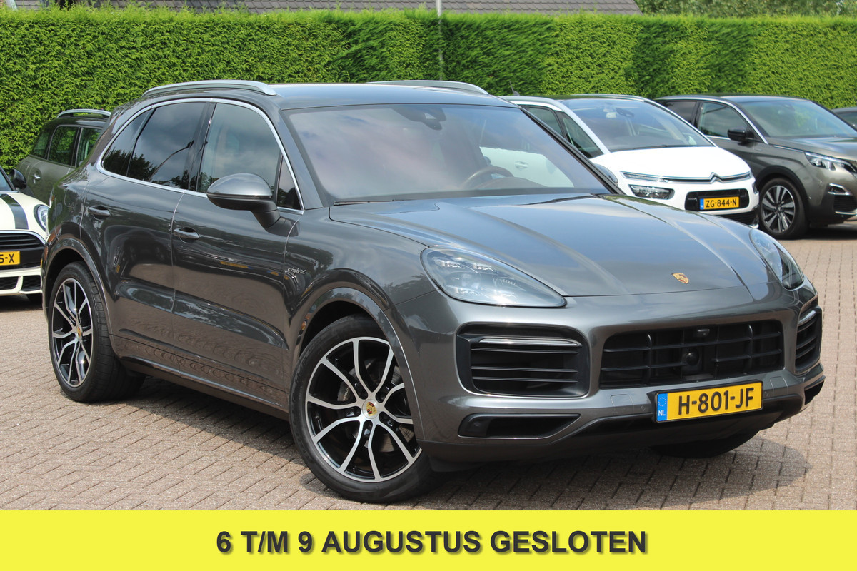 Porsche Cayenne 3.0 E-Hybrid / Trekhaak / 360Camera / Burmester / Sportdesign / Sportchrono / Softclose / 21'' / Luchtvering / Keyless / Stuurverwarming / Matrix LED / DAB Porsche Cayenne 3.0 E-Hybrid / Trekhaak / 360Camera / Burmester / Sportdesign / Sportchrono / Softclose / 21'' / Luchtvering / Keyless / Stuurverwarming / Matrix LED / DAB