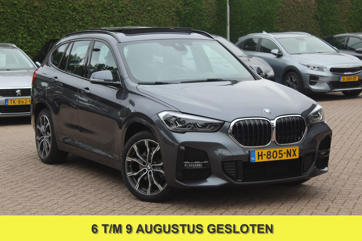 BMW X1 xDrive25e Executive Ed. M Sport / Trekhaak / Panoramadak / Camera / Head-up / Leder / 19'' / Navigatie / Stoelverwarming / DAB / Cruise Control BMW X1 xDrive25e Executive Ed. M Sport / Trekhaak / Panoramadak / Camera / Head-up / Leder / 19'' / Navigatie / Stoelverwarming / DAB / Cruise Control