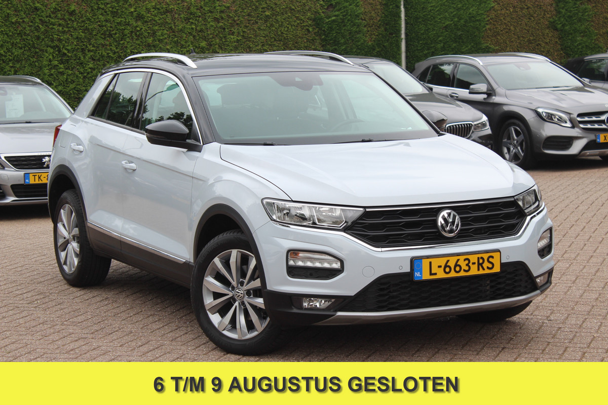 Volkswagen T-Roc 1.5 TSI Sport / Trekhaak / Virtual Cockpit / Navigatie / Parkeerhulp V+A / Spiegelpakket / 17'' / Apple CarPlay / ACC