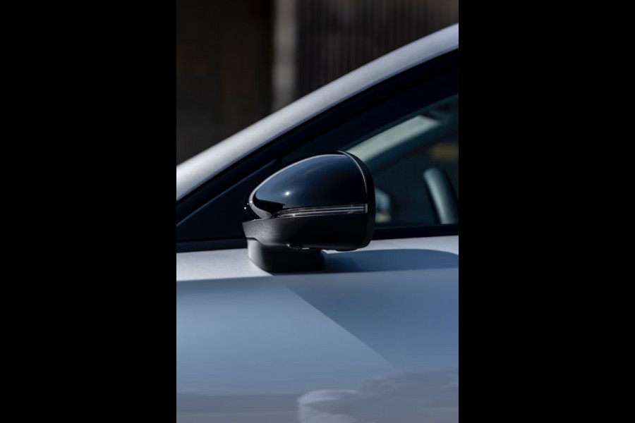 Mercedes-Benz A-Klasse 250 e AMG ** LED, MBUX+, 19-inch LMV, ADAPT. CRUISE, NIGHT PAKKET ** 1e EIG - UNFALLFREI - JUNGE STERNE ** ** INFORMEER OOK NAAR ONZE AANTREKKELIJKE FINANCIAL-LEASE TARIEVEN **