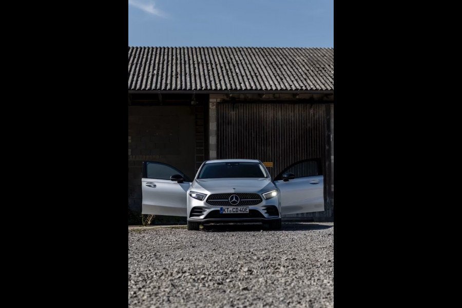Mercedes-Benz A-Klasse 250 e AMG ** LED, MBUX+, 19-inch LMV, ADAPT. CRUISE, NIGHT PAKKET ** 1e EIG - UNFALLFREI - JUNGE STERNE ** ** INFORMEER OOK NAAR ONZE AANTREKKELIJKE FINANCIAL-LEASE TARIEVEN **