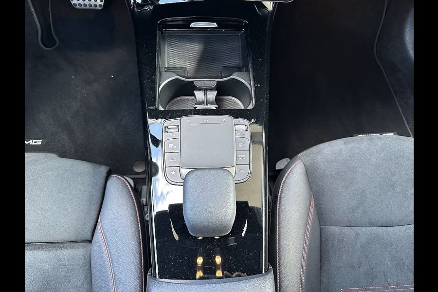 Mercedes-Benz A-Klasse 250 e AMG ** LED, MBUX+, 19-inch LMV, ADAPT. CRUISE, NIGHT PAKKET ** 1e EIG - UNFALLFREI - JUNGE STERNE ** ** INFORMEER OOK NAAR ONZE AANTREKKELIJKE FINANCIAL-LEASE TARIEVEN **