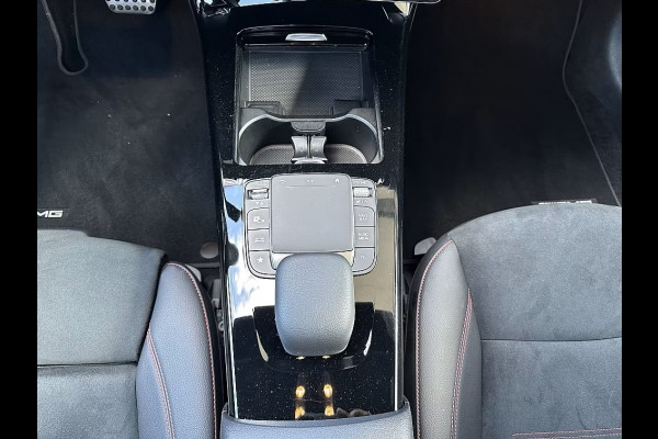 Mercedes-Benz A-Klasse 250 e AMG ** LED, MBUX+, 19-inch LMV, ADAPT. CRUISE, NIGHT PAKKET ** 1e EIG - UNFALLFREI - JUNGE STERNE ** ** INFORMEER OOK NAAR ONZE AANTREKKELIJKE FINANCIAL-LEASE TARIEVEN **
