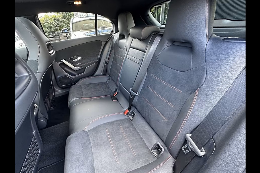Mercedes-Benz A-Klasse 250 e AMG ** LED, MBUX+, 19-inch LMV, ADAPT. CRUISE, NIGHT PAKKET ** 1e EIG - UNFALLFREI - JUNGE STERNE ** ** INFORMEER OOK NAAR ONZE AANTREKKELIJKE FINANCIAL-LEASE TARIEVEN **