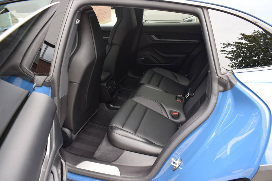 Porsche Taycan Cross Turismo 4S 93 kWh Sport chrono - Luchtvering - Glazen dak - Bose - 21"