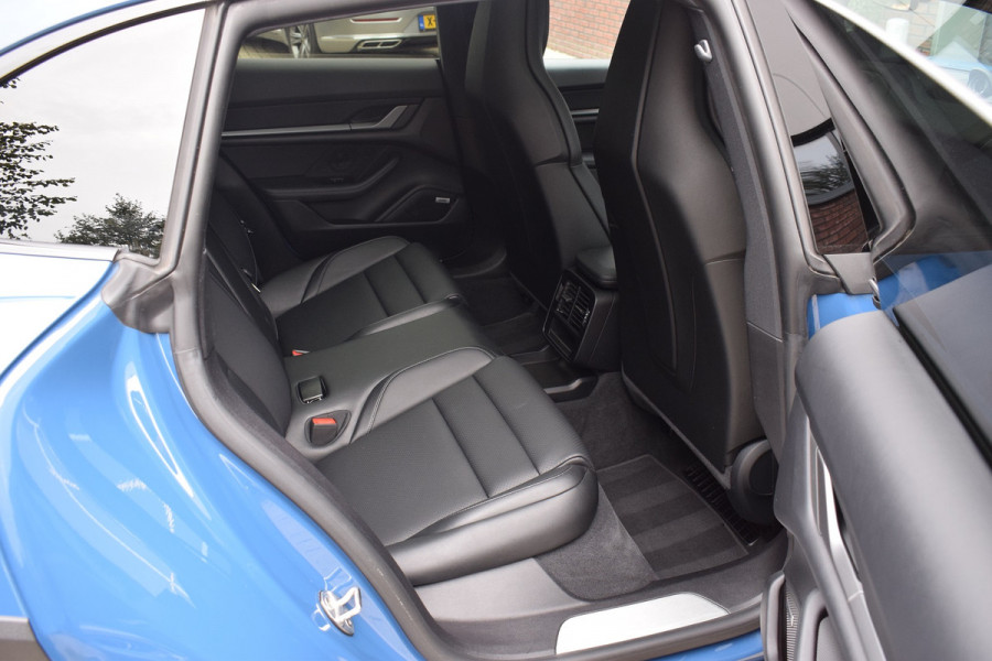 Porsche Taycan Cross Turismo 4S 93 kWh Sport chrono - Luchtvering - Glazen dak - Bose - 21"