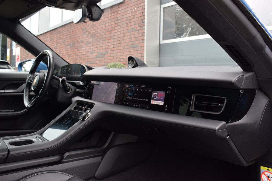 Porsche Taycan Cross Turismo 4S 93 kWh Sport chrono - Luchtvering - Glazen dak - Bose - 21"
