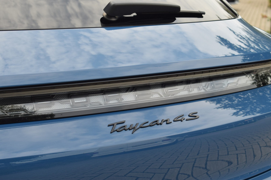 Porsche Taycan Cross Turismo 4S 93 kWh Sport chrono - Luchtvering - Glazen dak - Bose - 21"