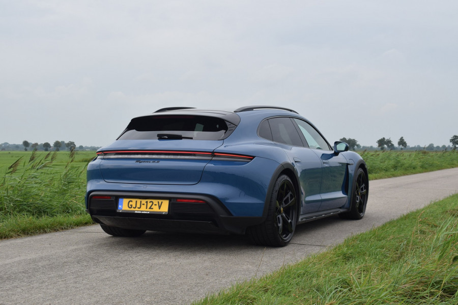 Porsche Taycan Cross Turismo 4S 93 kWh Sport chrono - Luchtvering - Glazen dak - Bose - 21"