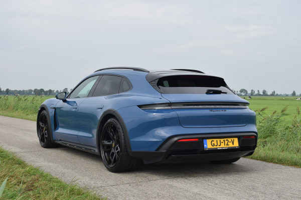 Porsche Taycan Cross Turismo 4S 93 kWh Sport chrono - Luchtvering - Glazen dak - Bose - 21"