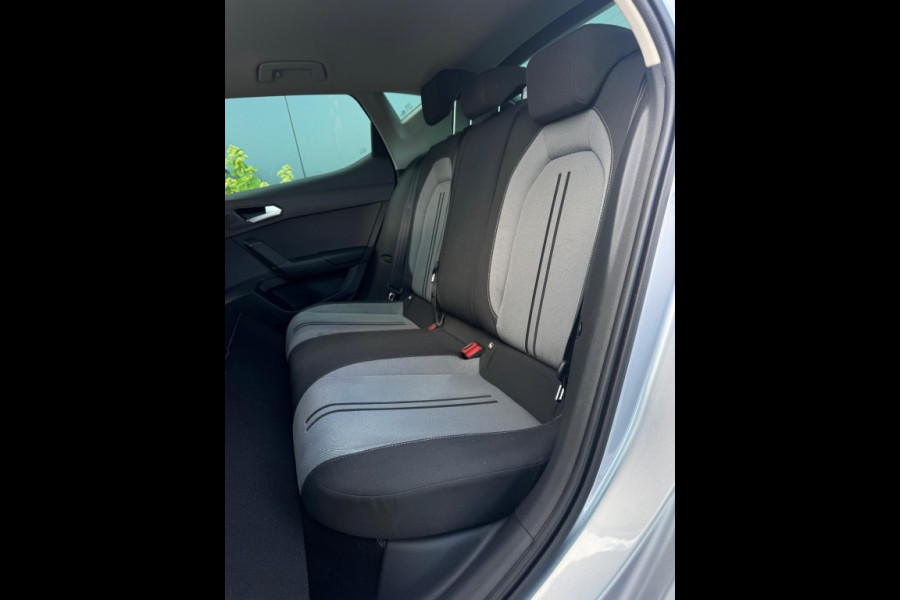 Seat Leon 1.0 eTSI Style NAVI VIRTUAL CLIMATE PDC ELEK PAKKET CAMERA