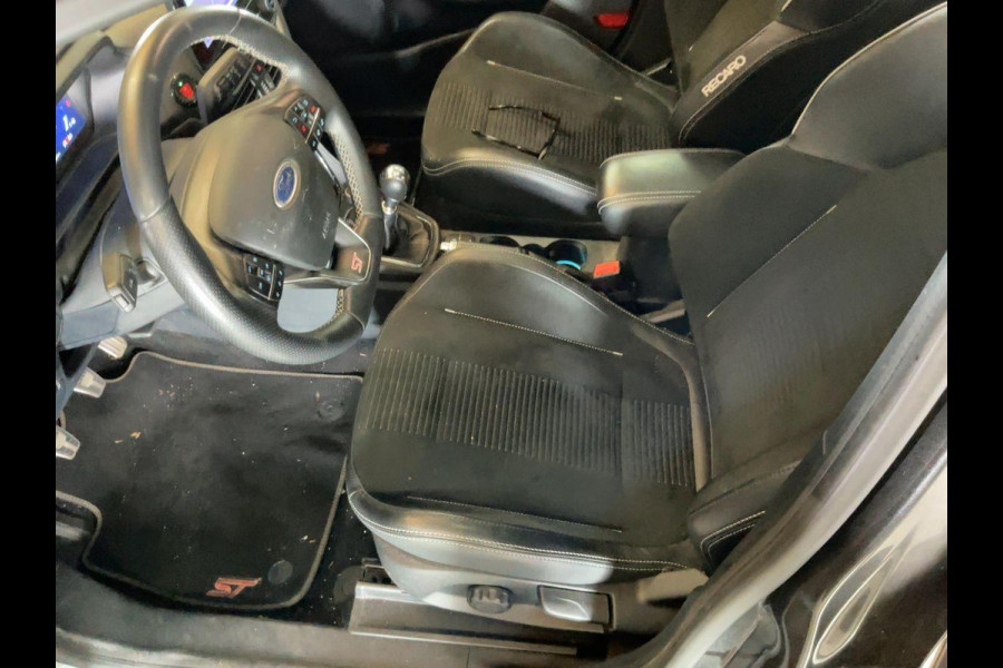 Ford Puma 1.5 EcoBoost ST-X 200pk | NL-auto | Performance Pack | Panoramadak | Afneembare trekhaak | Camera | Elektrische achterklep