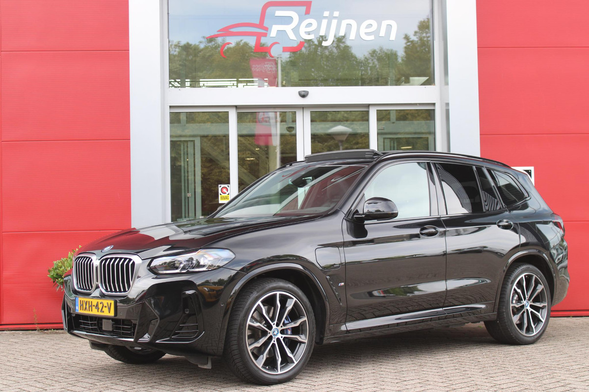 BMW X3 xDrive30e 293PK HIGH EXECUTIVE M SPORT | X-DRIVE | PANORAMISCH SCHUIF/KANTEL DAK | 20" LICHTMETALEN VELGEN | M SPORTREMMEN | COMFORT ACCESS | AKOESTISCH GLAS | VOORSTOELEN ELEKTRISCH VERSTELBAAR MET GEHEUGENFUNCTIE | STOEL VERWARMING | ADAPTIEVE LED KOPLAMPEN | DRIVING ASSISTANT PAKKET | ADAPTIVE CRUISE CONTROL | HEAD UP DISPLAY | DAB+ RADIO | HARMAN KARDON AUDIO SYSTEM | DRAADLOZE TELEFOONLADER | SPORTSTOELEN M-TECHNIC | LEER "VERNASCA" | SHADOW LINE | DRAADLOZE APPLE CARPLAY/ANDROID AUTO | NAVIGATIE | ALARM | ACHTERUITRIJ CAMERA | PARKEERSENSOREN VOOR EN ACHTER | ELE BMW X3 xDrive30e 293PK HIGH EXECUTIVE M SPORT | X-DRIVE | PANORAMISCH SCHUIF/KANTEL DAK | 20" LICHTMETALEN VELGEN | M SPORTREMMEN | COMFORT ACCESS | AKOESTISCH GLAS | VOORSTOELEN ELEKTRISCH VERSTELBAAR MET GEHEUGENFUNCTIE | STOEL VERWARMING | ADAPTIEVE LED KOPLAMPEN | DRIVING ASSISTANT PAKKET | ADAPTIVE CRUISE CONTROL | HEAD UP DISPLAY | DAB+ RADIO | HARMAN KARDON AUDIO SYSTEM | DRAADLOZE TELEFOONLADER | SPORTSTOELEN M-TECHNIC | LEER "VERNASCA" | SHADOW LINE | DRAADLOZE APPLE CARPLAY/ANDROID AUTO | NAVIGATIE | ALARM | ACHTERUITRIJ CAMERA | PARKEERSENSOREN VOOR EN ACHTER | ELE