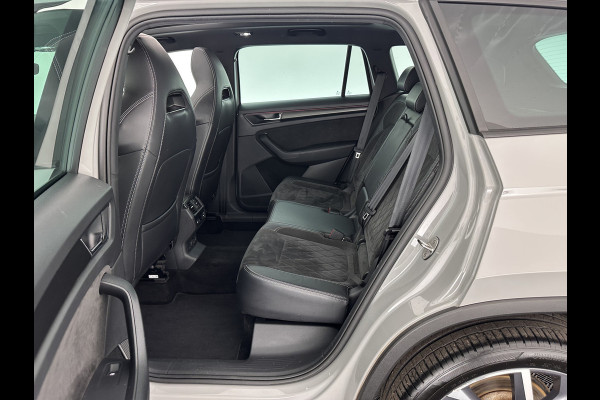 Škoda Kodiaq 1.5 TSI Sportline Business Aut. *PANO | LEATHER-ALCANTARA | FULL-LED | ADAPTIVE-CRUISE | BLIND-SPOT | MEMORY-PACK | CANTON-SOUND | CAMERA | KEYLESS | DIGI-COCKPIT | SPORT/HEATED-SEATS | DAB+ | AMBIENT-LIGHT | CARBON |