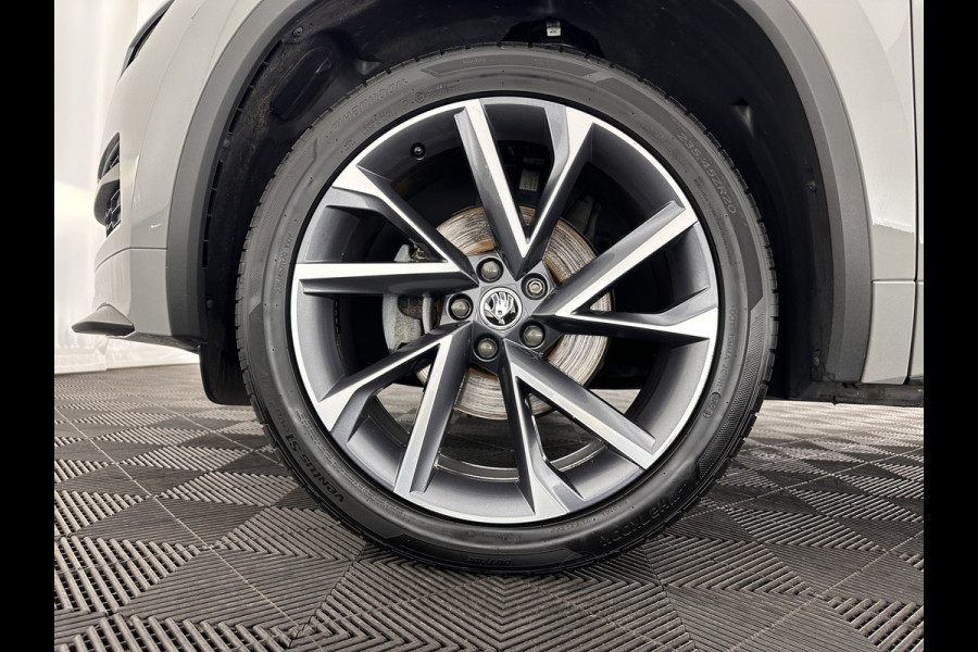 Škoda Kodiaq 1.5 TSI Sportline Business Aut. *PANO | LEATHER-ALCANTARA | FULL-LED | ADAPTIVE-CRUISE | BLIND-SPOT | MEMORY-PACK | CANTON-SOUND | CAMERA | KEYLESS | DIGI-COCKPIT | SPORT/HEATED-SEATS | DAB+ | AMBIENT-LIGHT | CARBON |