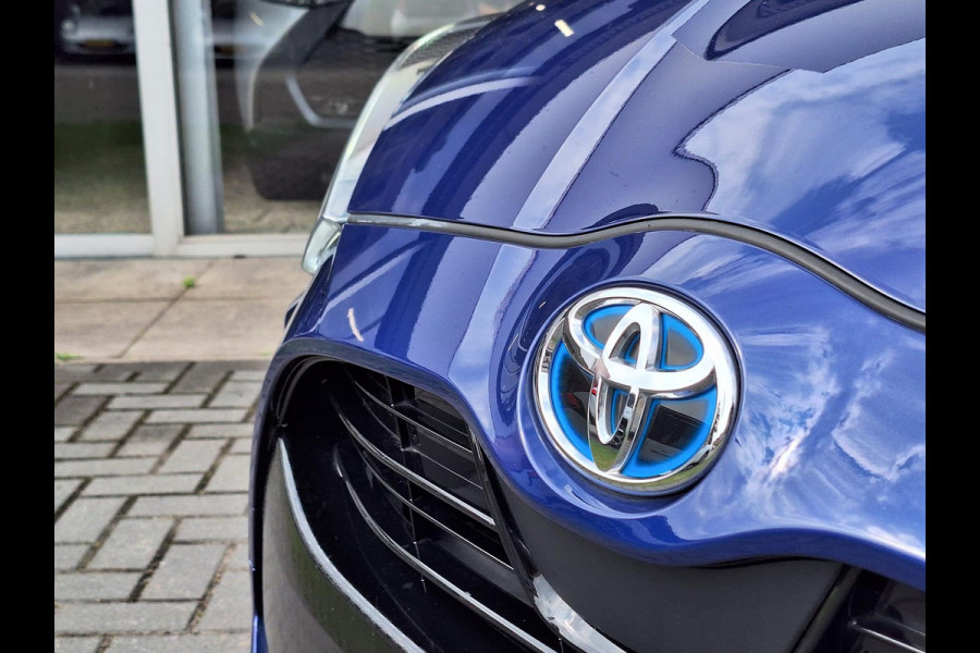 Toyota Yaris 1.5 Hybrid Style Bi-Tone | 17 inch, Stoelverwarming, Half Leer, Keyless, Privcay Glass, Apple CarPlay/Android auto