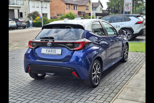 Toyota Yaris 1.5 Hybrid Style Bi-Tone | 17 inch, Stoelverwarming, Half Leer, Keyless, Privcay Glass, Apple CarPlay/Android auto