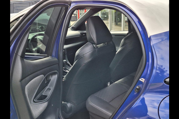 Toyota Yaris 1.5 Hybrid Style Bi-Tone | 17 inch, Stoelverwarming, Half Leer, Keyless, Privcay Glass, Apple CarPlay/Android auto