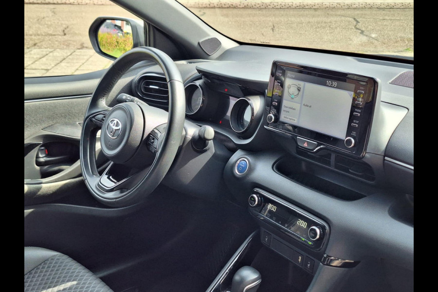 Toyota Yaris 1.5 Hybrid Style Bi-Tone | 17 inch, Stoelverwarming, Half Leer, Keyless, Privcay Glass, Apple CarPlay/Android auto