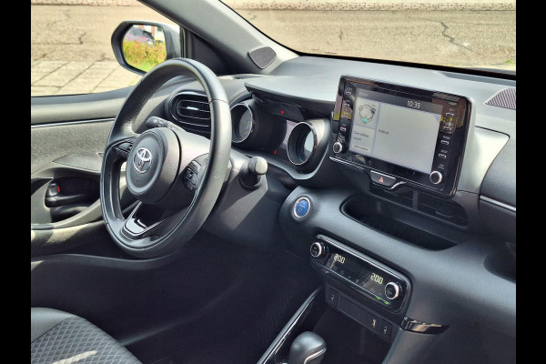 Toyota Yaris 1.5 Hybrid Style Bi-Tone | 17 inch, Stoelverwarming, Half Leer, Keyless, Privcay Glass, Apple CarPlay/Android auto