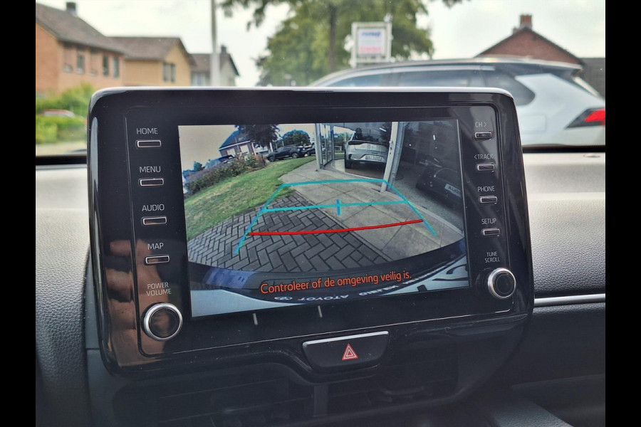 Toyota Yaris 1.5 Hybrid Style Bi-Tone | 17 inch, Stoelverwarming, Half Leer, Keyless, Privcay Glass, Apple CarPlay/Android auto
