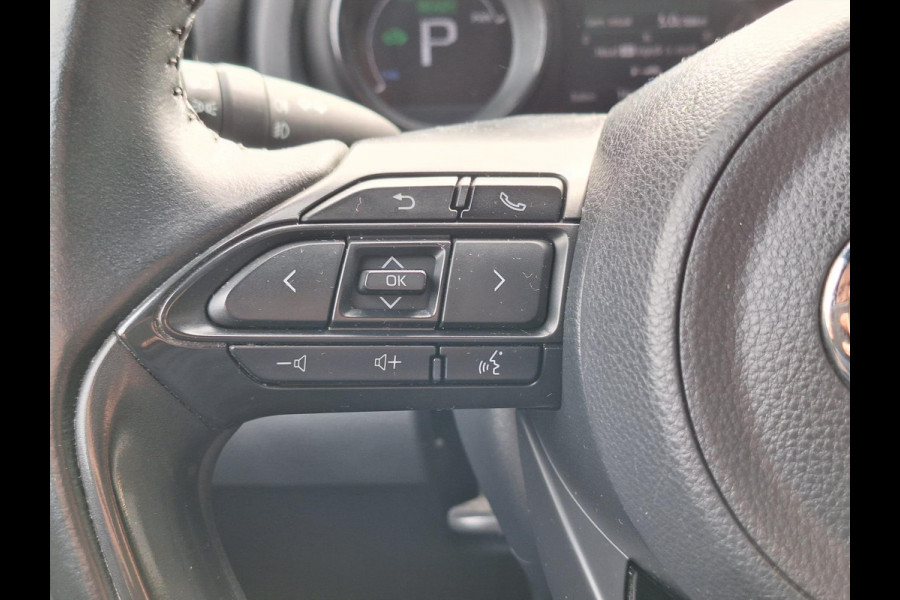 Toyota Yaris 1.5 Hybrid Style Bi-Tone | 17 inch, Stoelverwarming, Half Leer, Keyless, Privcay Glass, Apple CarPlay/Android auto