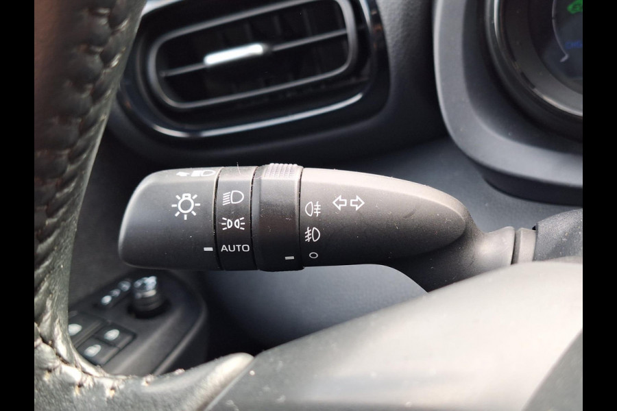 Toyota Yaris 1.5 Hybrid Style Bi-Tone | 17 inch, Stoelverwarming, Half Leer, Keyless, Privcay Glass, Apple CarPlay/Android auto