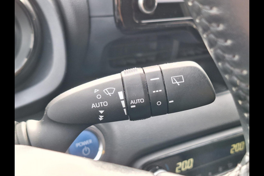 Toyota Yaris 1.5 Hybrid Style Bi-Tone | 17 inch, Stoelverwarming, Half Leer, Keyless, Privcay Glass, Apple CarPlay/Android auto