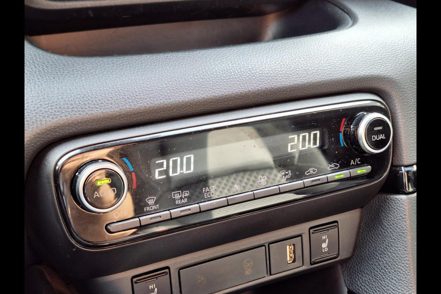 Toyota Yaris 1.5 Hybrid Style Bi-Tone | 17 inch, Stoelverwarming, Half Leer, Keyless, Privcay Glass, Apple CarPlay/Android auto