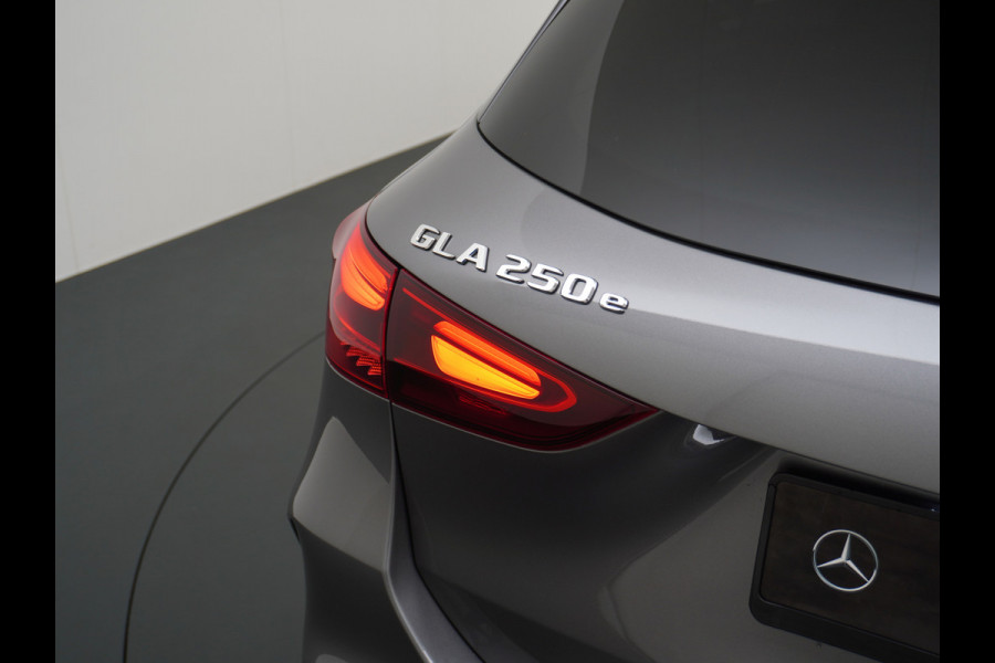 Mercedes-Benz GLA 250 e AMG Line | Pano Burmester Distronic 360 Camera