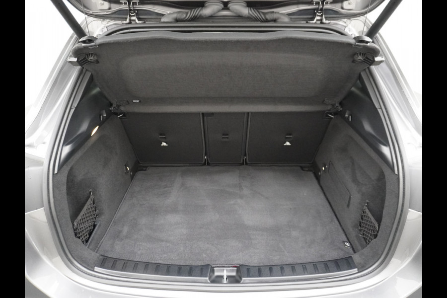 Mercedes-Benz GLA 250 e AMG Line | Pano Burmester Distronic 360 Camera