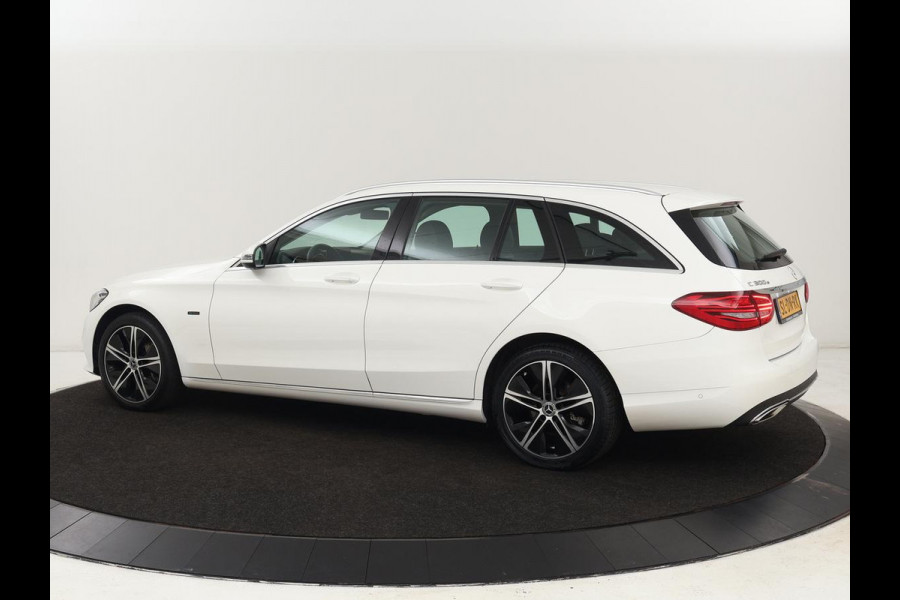 Mercedes-Benz C-Klasse 300e Avantgarde | Trekhaak | Adaptive cruise | Leder | Stoelverwarming | Carplay | Park Assist | Camera | Navigatie | Full LED